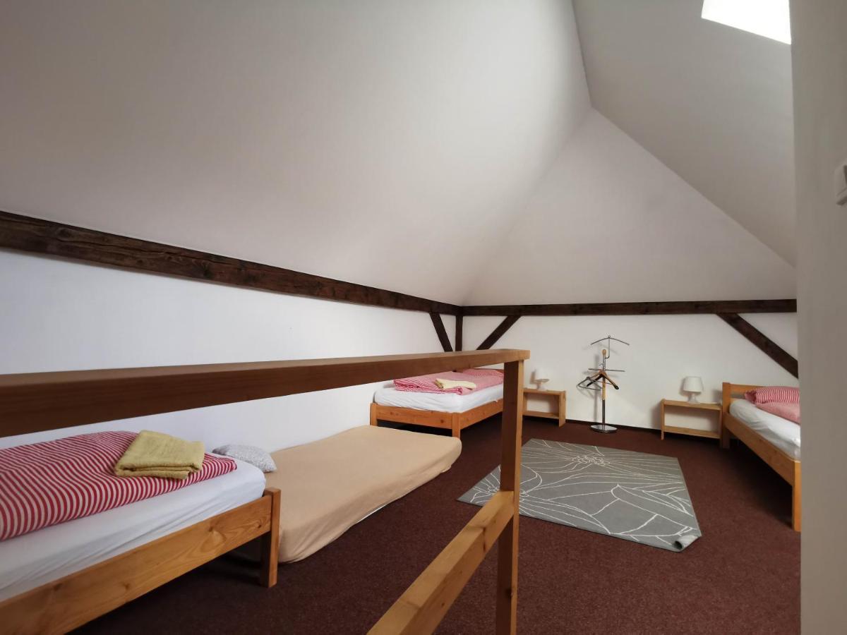 Zidovna Vysoky Chlumec Lejlighedshotel Eksteriør billede