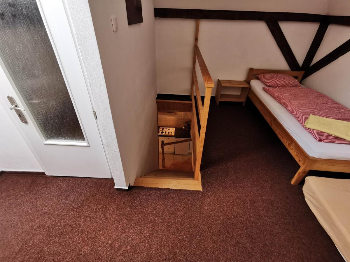 Zidovna Vysoky Chlumec Lejlighedshotel Eksteriør billede